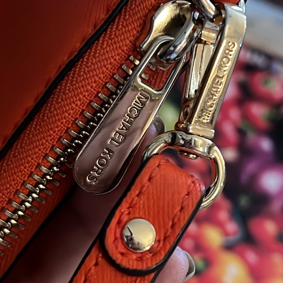 MICHAEL KORS JET SET ZIP AROUND WALLET/WRISTLET in POPPY - Picture 4 of 13